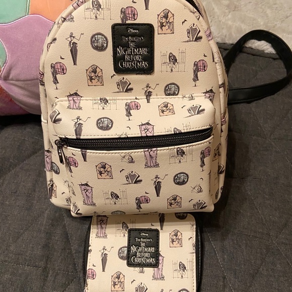 Loungefly Handbags - Do not buy
